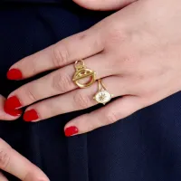 Bague anneau dore et plaque blanche 1