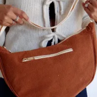 Banane velours marron dos