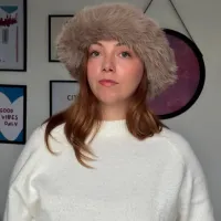 Chapeau taupe face