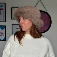 Chapeau taupe profil