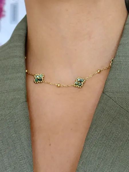Collier fleurs perles