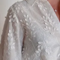 De tail chemise blanche