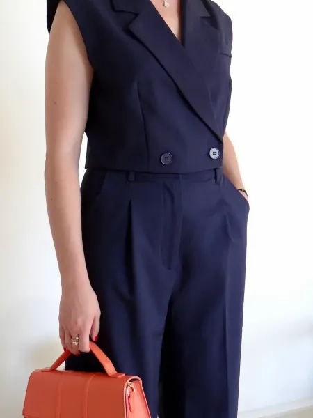 Ensemble bleu marine