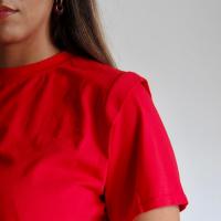 Mya tee shirt rouge avec epaulette 1