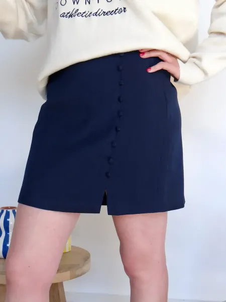 Olivia jupe courte bleu marine bouton sur le cote