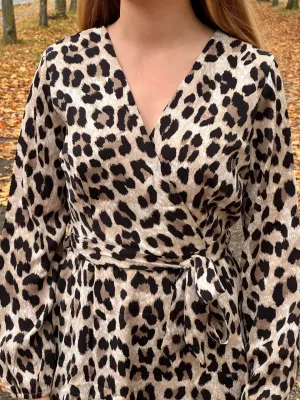 Robe le opard de tail