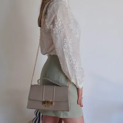 Sac beige porte e paule