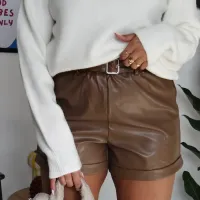 Short en simili cuir marron victoria